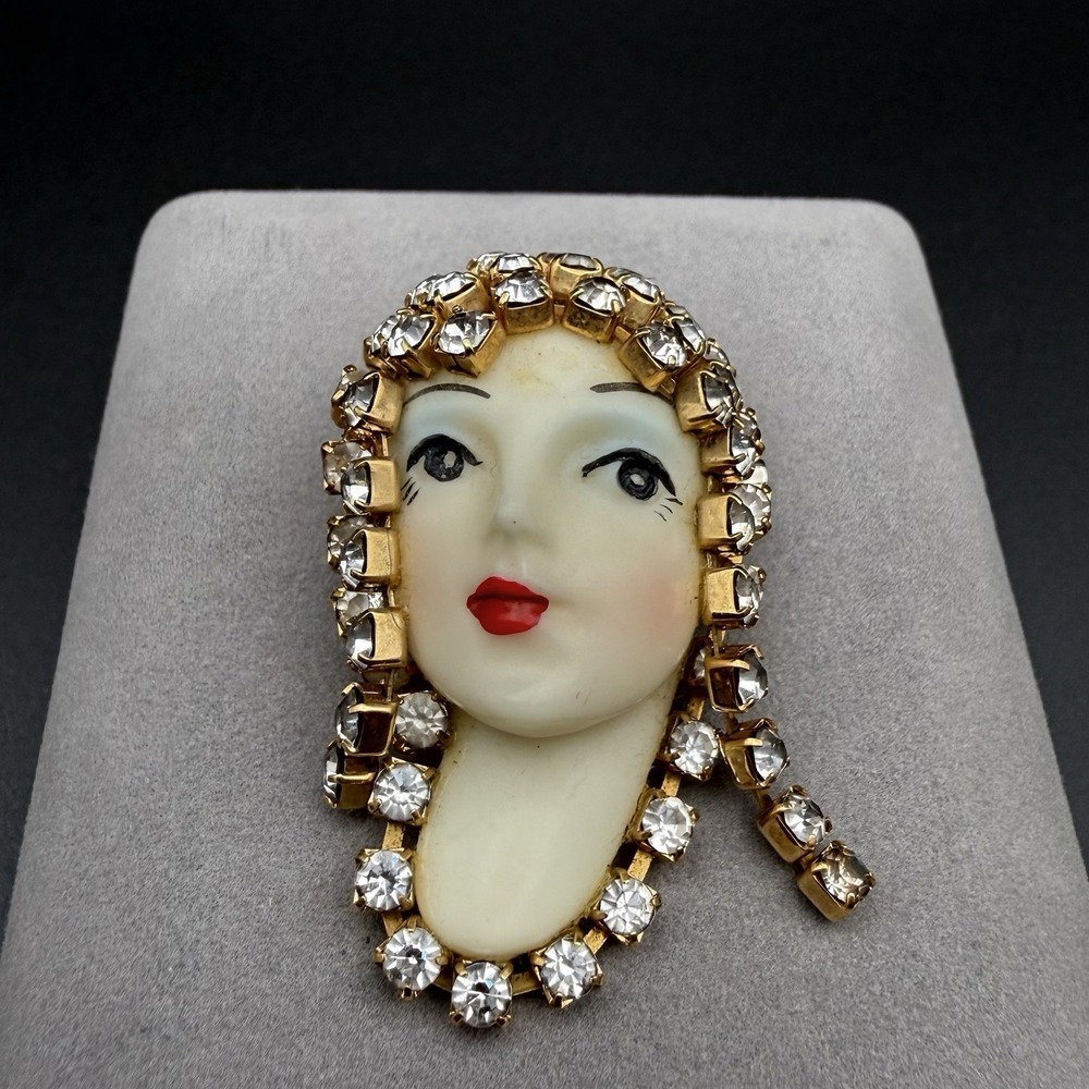 Art Deco Style Flapper Lady Face Brooch Gold Tone Rhinestone Red Lips Vintage